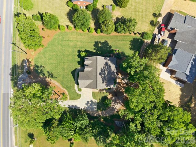 1005 S Point Road, Belmont, NC 28012