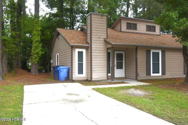 129 Twinwood Drive, Jacksonville, NC 28546