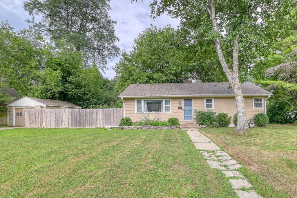 6171 N Apple Blossom LANE, Glendale, WI 53217