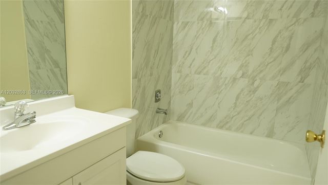 15326 SW 72nd St 11-14, Miami, FL 33193