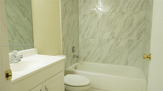15326 SW 72nd St 11-14, Miami, FL 33193