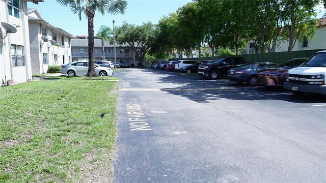 15326 SW 72nd St 11-14, Miami, FL 33193