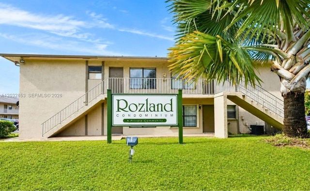 15326 SW 72nd St 11-14, Miami, FL 33193