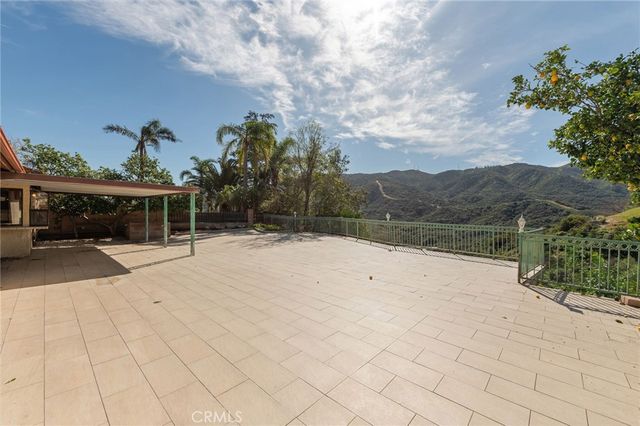 9257 La Shell Drive, Tujunga, CA 91042