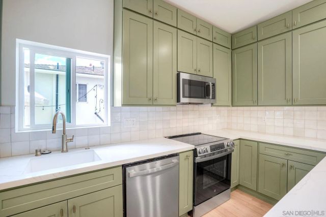 6942 Eberhart St, San Diego, CA 92115