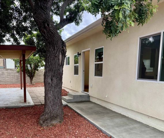 6942 Eberhart St, San Diego, CA 92115