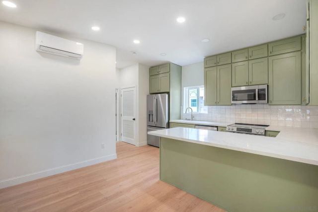 6942 Eberhart St, San Diego, CA 92115