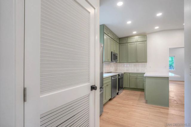 6942 Eberhart St, San Diego, CA 92115