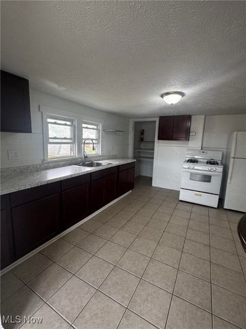 36 Churchill Road, Girard, OH 44420