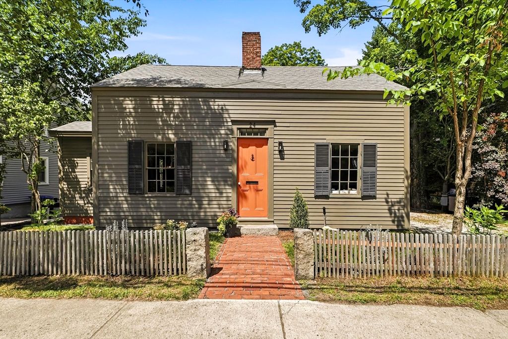 24 School St, Westborough, MA 01581