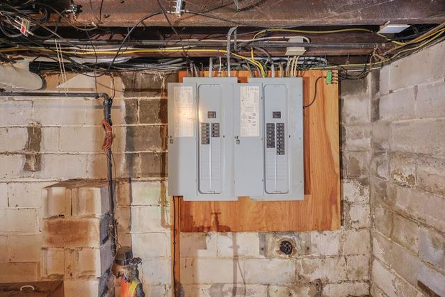 114 Sylvan St, Springfield, MA 01108