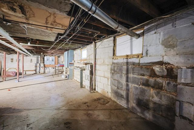 114 Sylvan St, Springfield, MA 01108