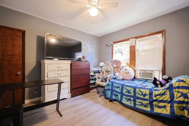 114 Sylvan St, Springfield, MA 01108