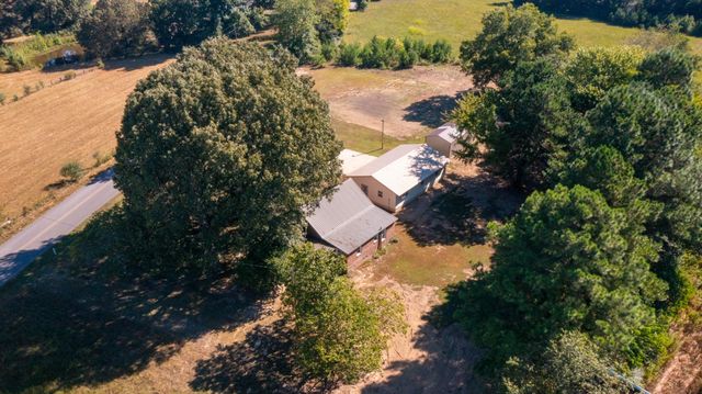1210 Garton Road, Burns, TN 37029