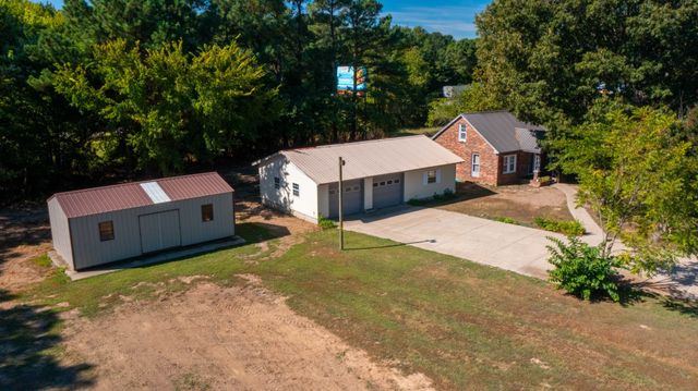 1210 Garton Road, Burns, TN 37029