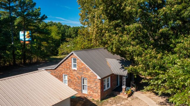 1210 Garton Road, Burns, TN 37029