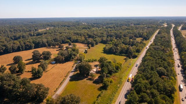 1210 Garton Road, Burns, TN 37029