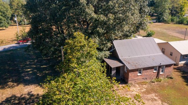 1210 Garton Road, Burns, TN 37029