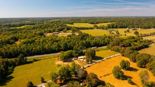 1210 Garton Road, Burns, TN 37029