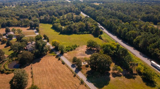 1210 Garton Road, Burns, TN 37029