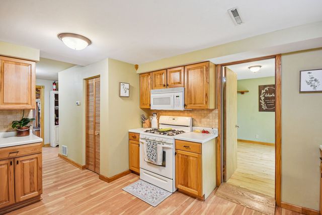 27630 N Hickory Street, Island Lake, IL 60042