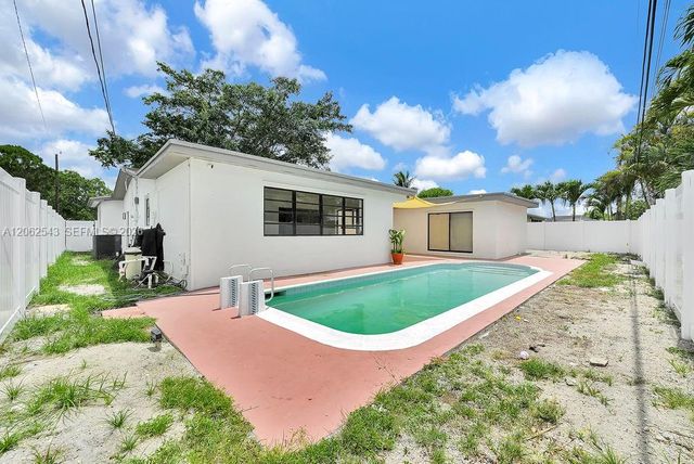 7710 NW 6th Court, Pembroke Pines, FL 33024