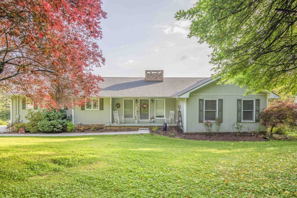 813 Stiner Ln, La Follette, TN 37766