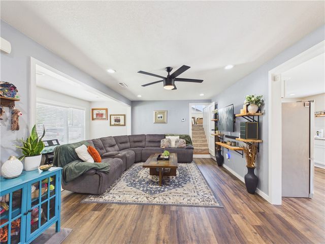 1009 10th Street, Rogers, AR 72756