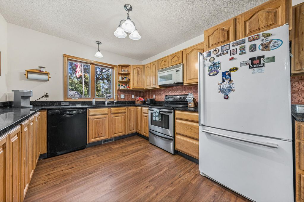 8634 Lincoln Street NE, Blaine, MN 55434 — photo 3