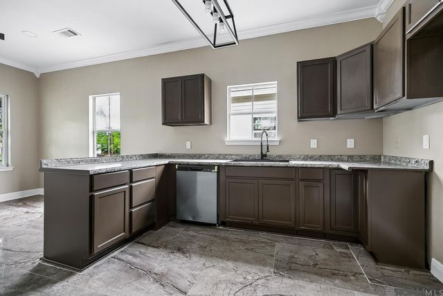 1105 Thomas H Delpit Dr, Baton Rouge, LA 70802