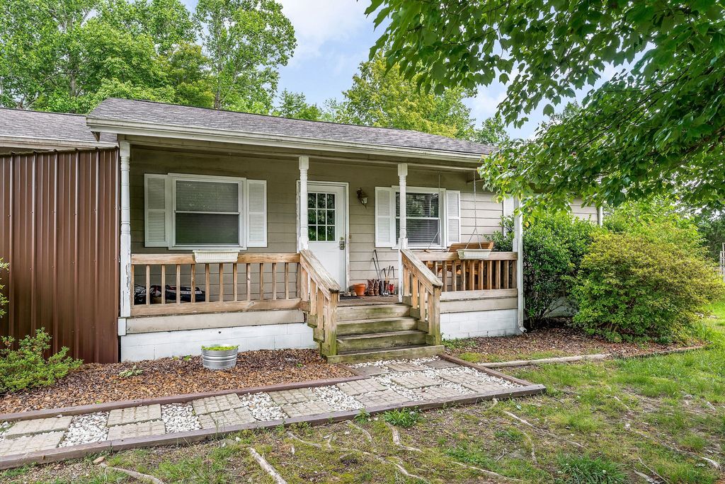 139 Old Standing Stone Rd, Livingston, TN 38570