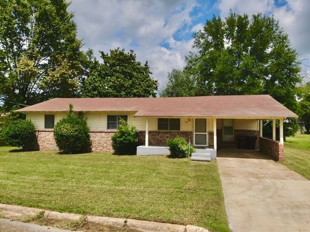 109 Olive Street, Mount Vernon, TX 75457