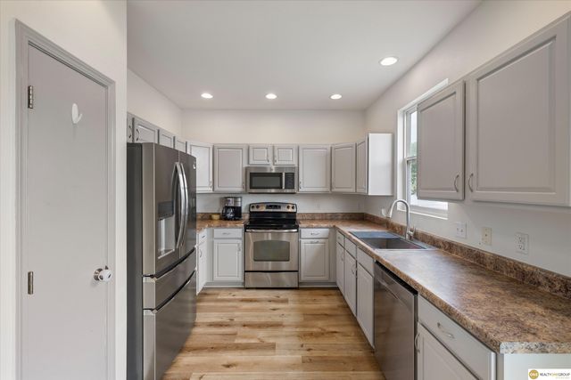 15084 Mormon Circle, Bennington, NE 68007