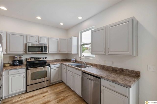 15084 Mormon Circle, Bennington, NE 68007