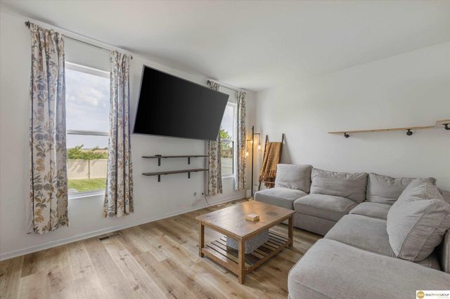 15084 Mormon Circle, Bennington, NE 68007