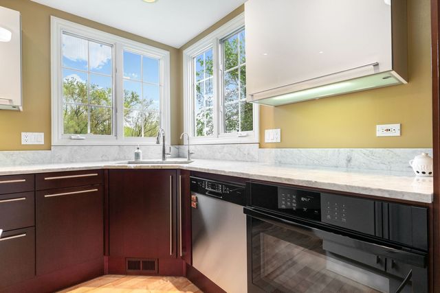 38W590 Barb Hill Drive, St. Charles, IL 60175