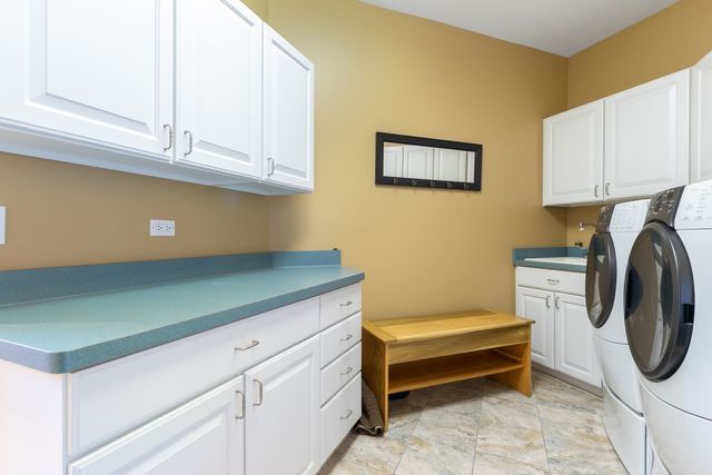 38W590 Barb Hill Drive, St. Charles, IL 60175