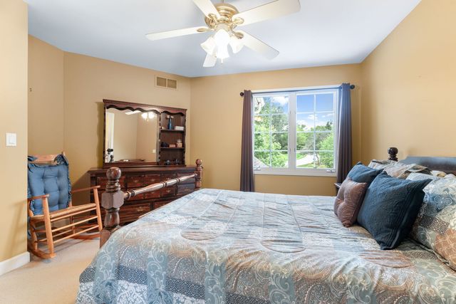 38W590 Barb Hill Drive, St. Charles, IL 60175