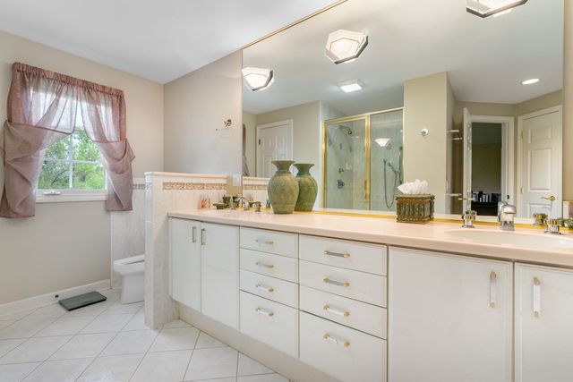38W590 Barb Hill Drive, St. Charles, IL 60175