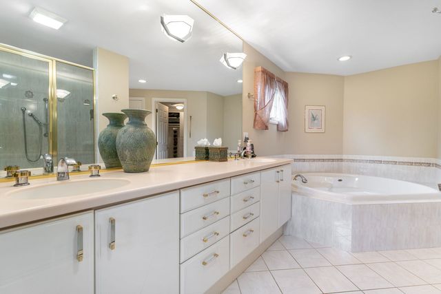 38W590 Barb Hill Drive, St. Charles, IL 60175