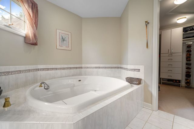 38W590 Barb Hill Drive, St. Charles, IL 60175