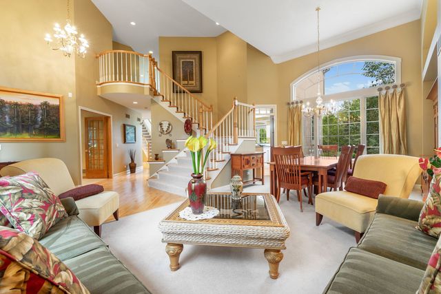 38W590 Barb Hill Drive, St. Charles, IL 60175