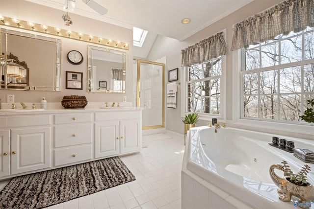 207 Hummingbird Way, Rainbow City, AL 35906