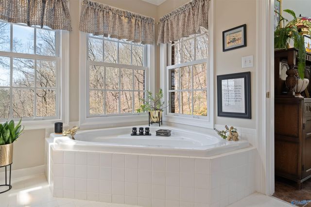 207 Hummingbird Way, Rainbow City, AL 35906