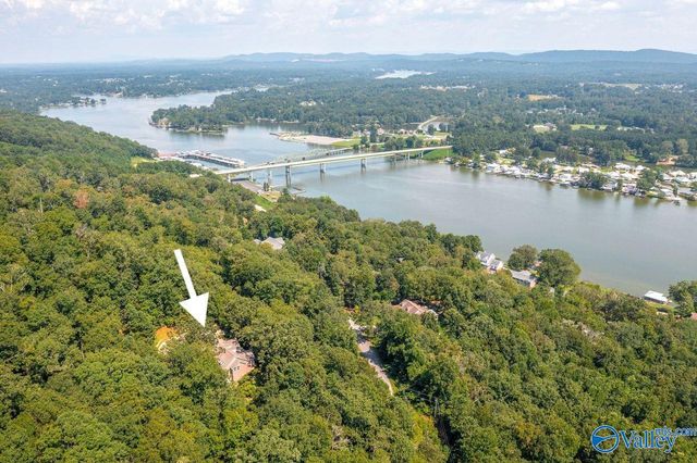 207 Hummingbird Way, Rainbow City, AL 35906