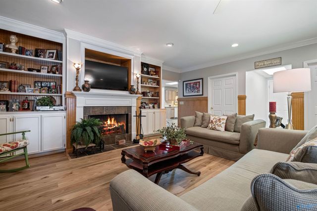 207 Hummingbird Way, Rainbow City, AL 35906