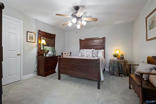 207 Hummingbird Way, Rainbow City, AL 35906