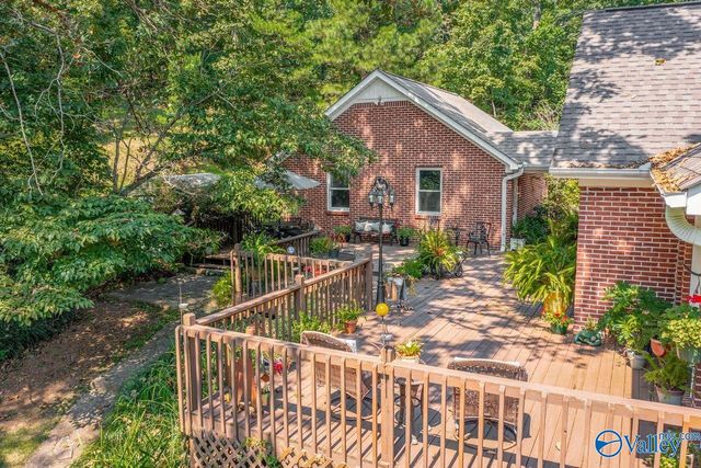 207 Hummingbird Way, Rainbow City, AL 35906