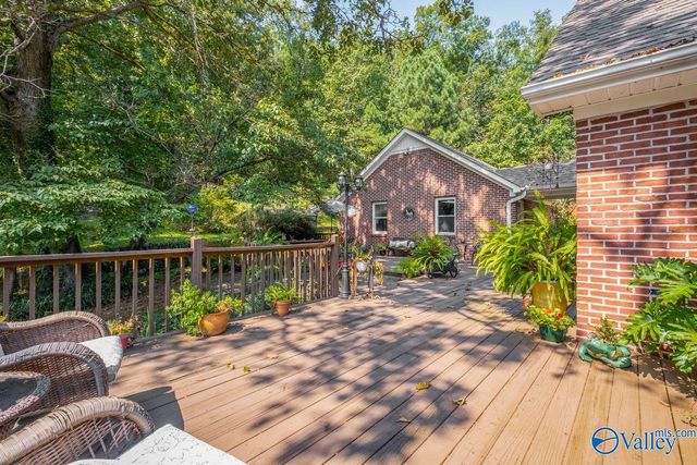 207 Hummingbird Way, Rainbow City, AL 35906