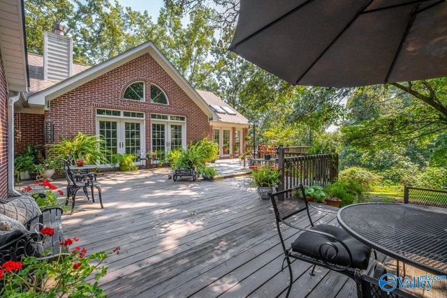 207 Hummingbird Way, Rainbow City, AL 35906